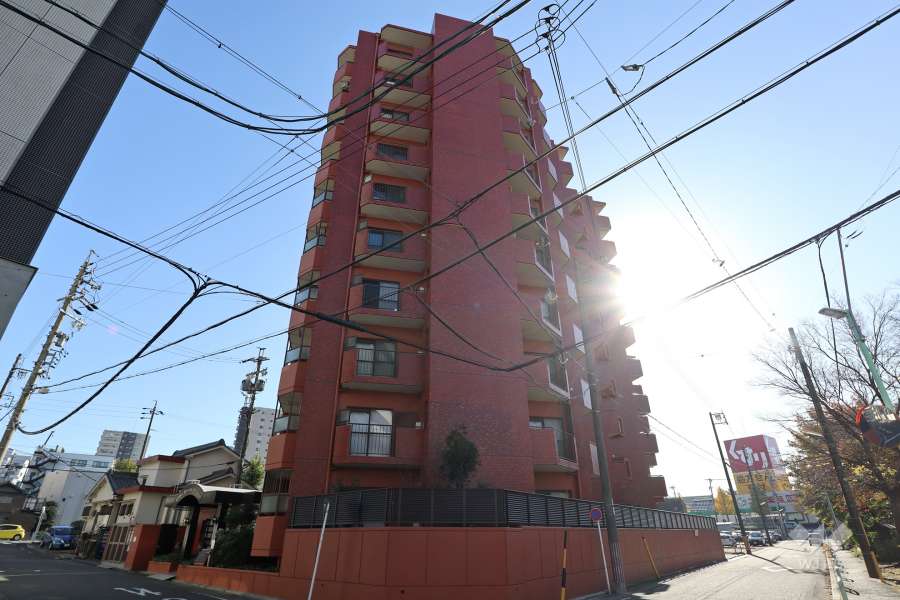 ライオンズマンション尾頭橋の外観（北西側から）