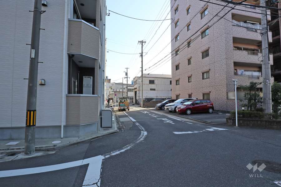 敷地北側の前面道路
