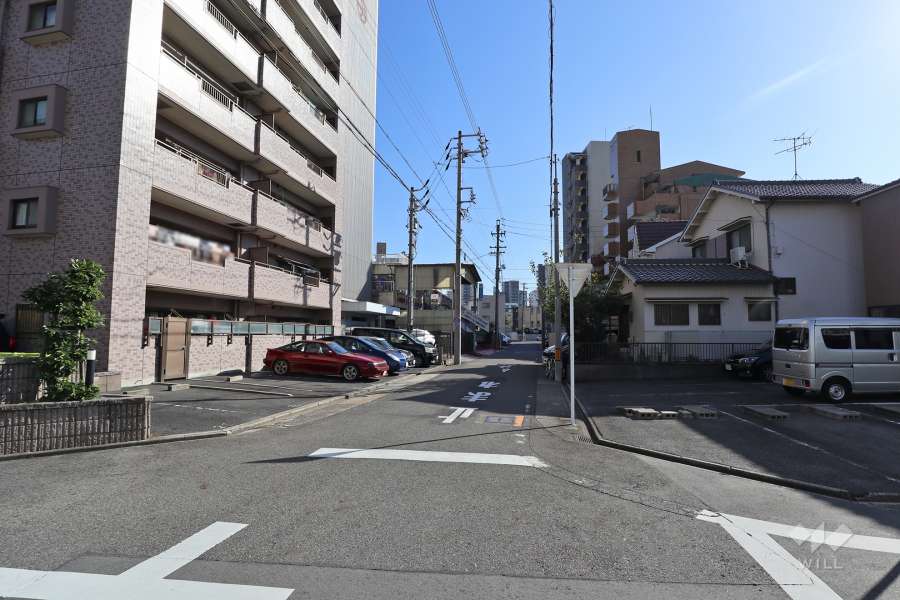 敷地南側の前面道路