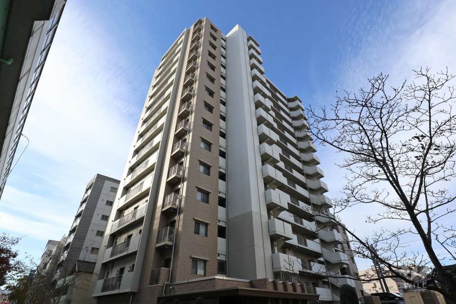 リーデンススクエア金山ウエストの外観（北東側から）