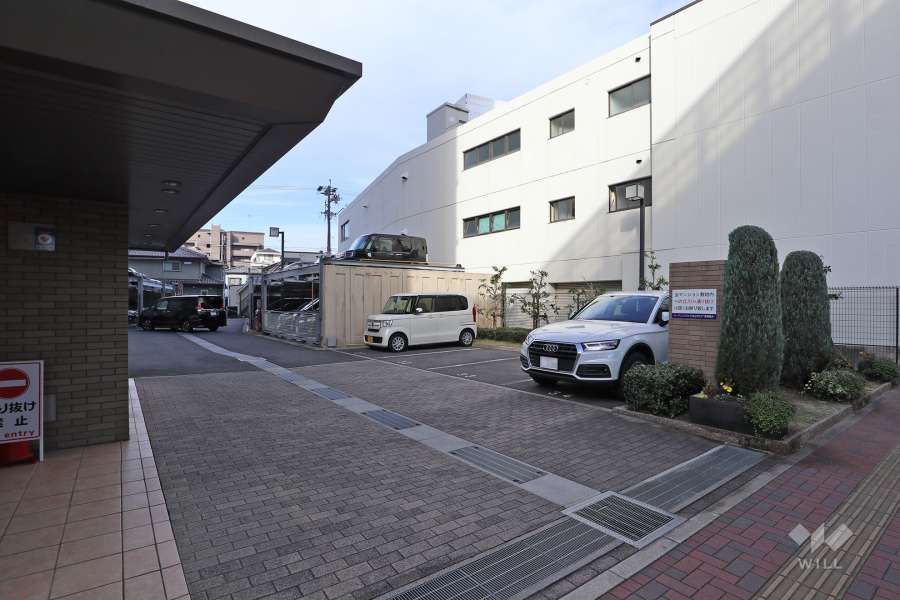 駐車場出入り口・敷地内駐車場（屋外平面式、屋外機械式）