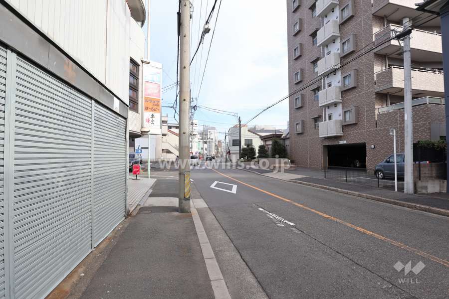 敷地西側の前面道路（百曲街道）