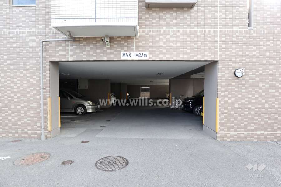 駐車場出入り口・敷地内駐車場（屋内平面式）