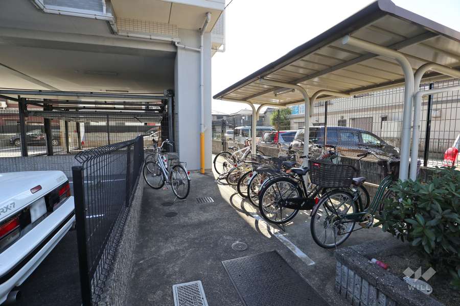 敷地内駐車場（屋外平面式）・駐輪場