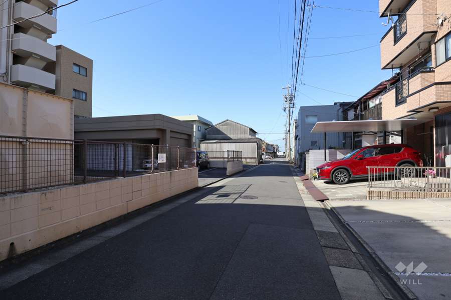 敷地北側の前面道路