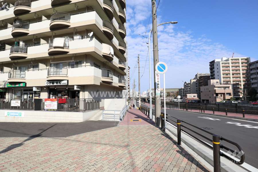 敷地東側の前面道路