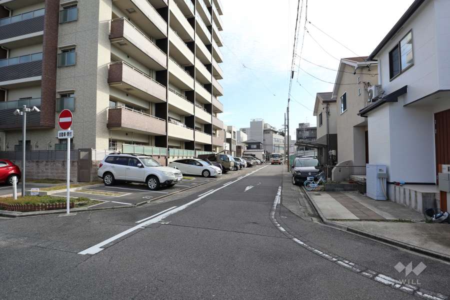 敷地南側の前面道路