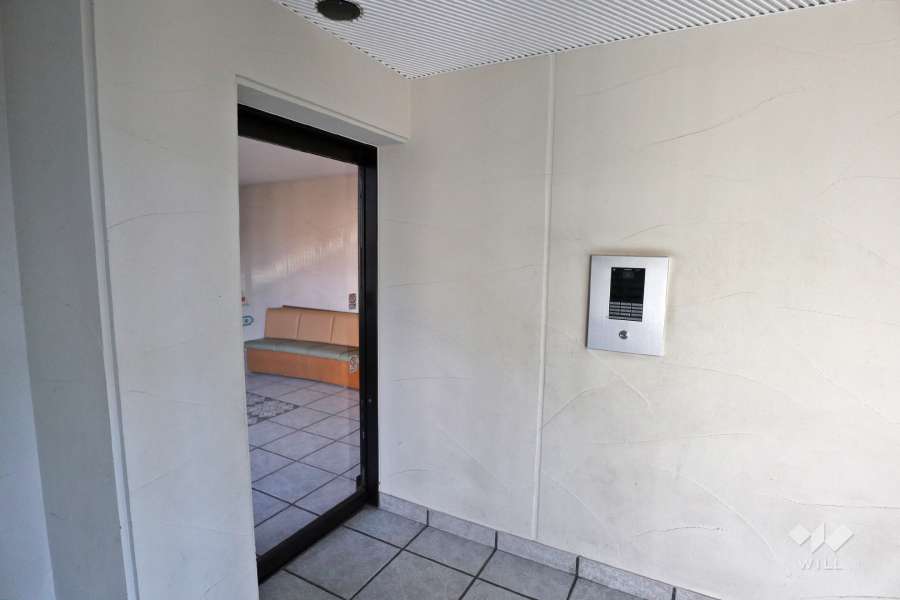 エントランスはオートロック付きです。