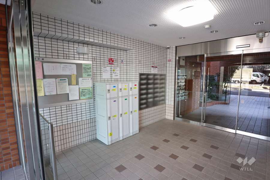 エントランス（宅配ボックスと共用ポスト）