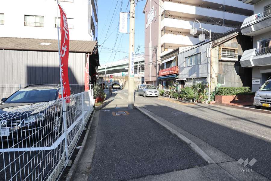 敷地西側の前面道路（百曲街道）