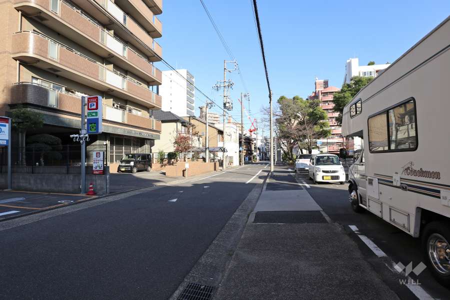 敷地南側の前面道路