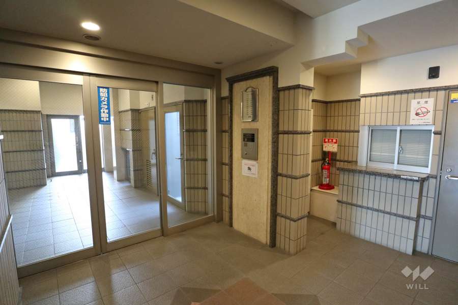 エントランスはオートロック付きです。