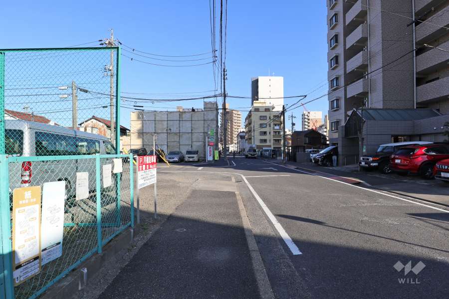 敷地北側の前面道路