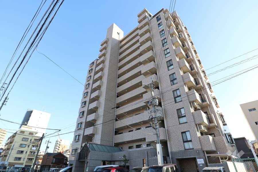 ロイヤル尾頭橋の外観（北西側から）