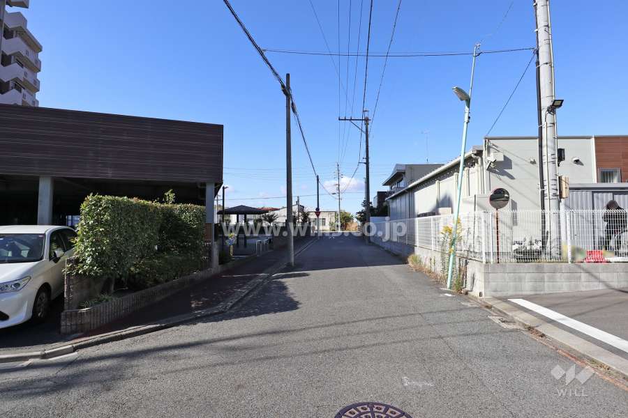 敷地北側の前面道路