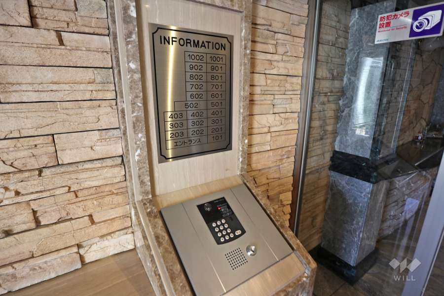 オートロックと案内板