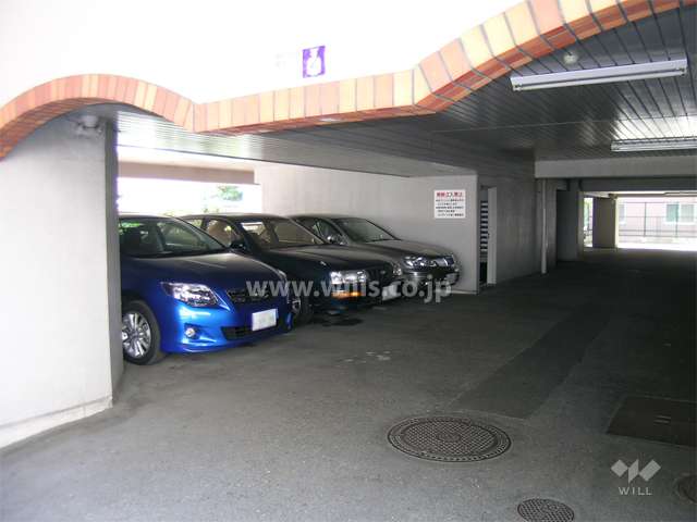 1階部分にある敷地内駐車場
