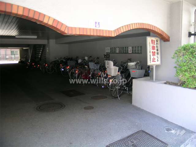 1階部分にある駐輪場