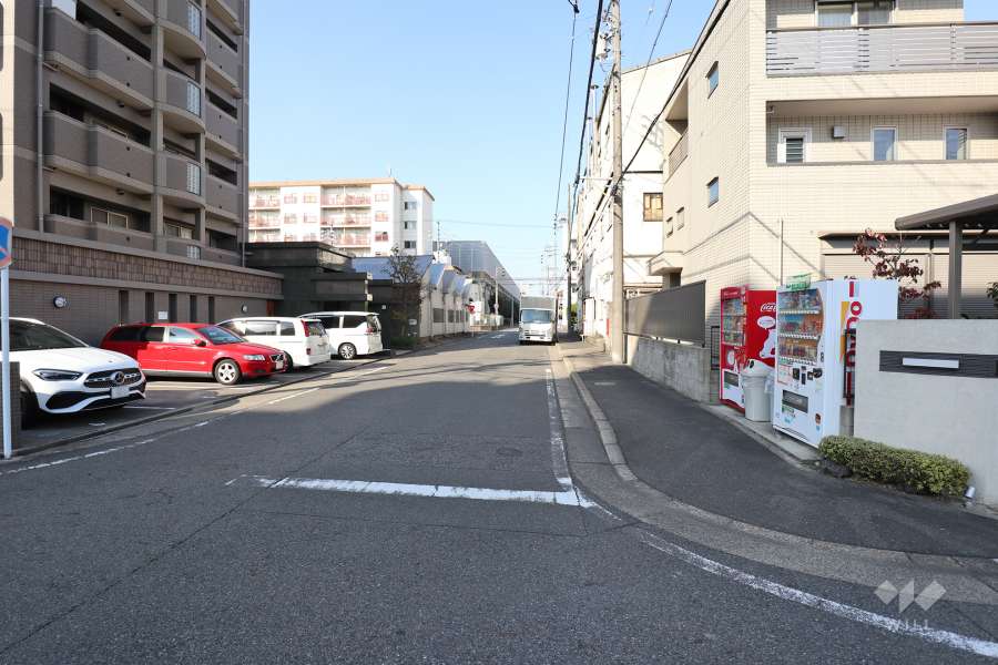 敷地東側の前面道路