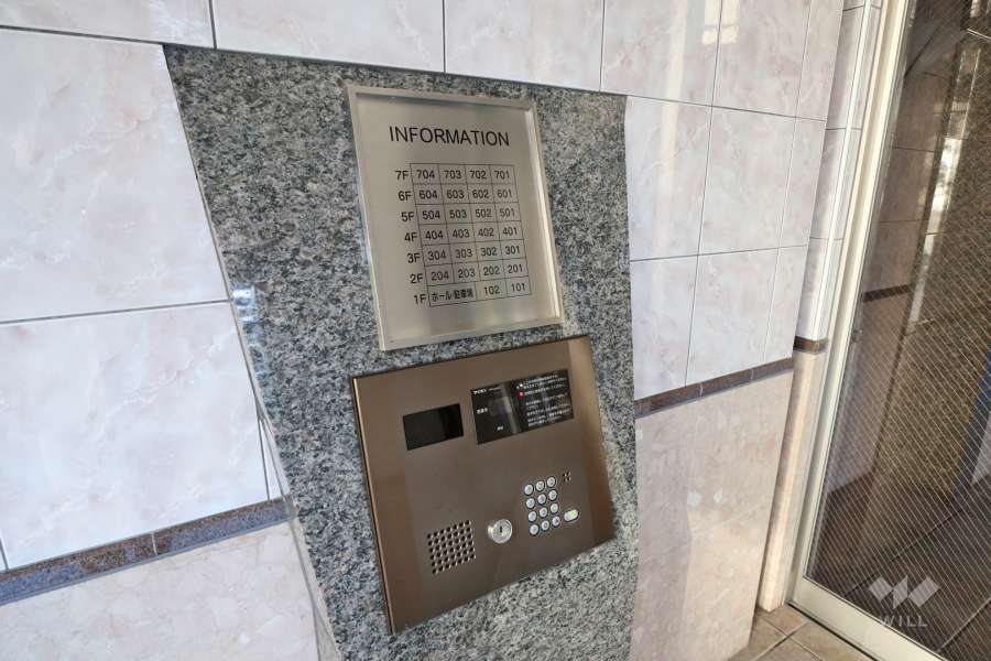 オートロックの操作盤、案内板