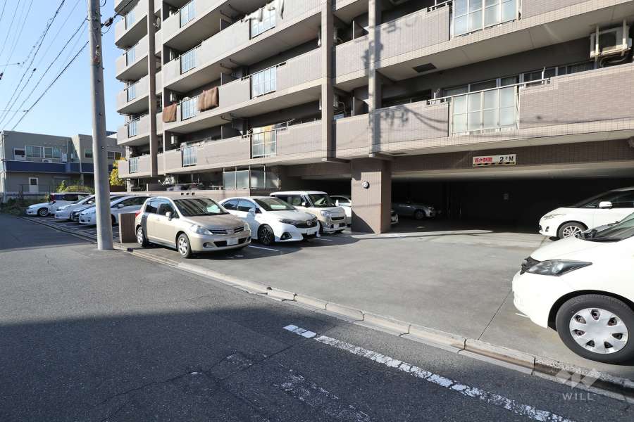 駐車場出入り口・敷地内駐車場（屋内平面式、屋外平面式）