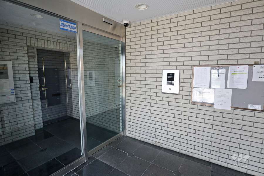 エントランスはオートロック付きです。