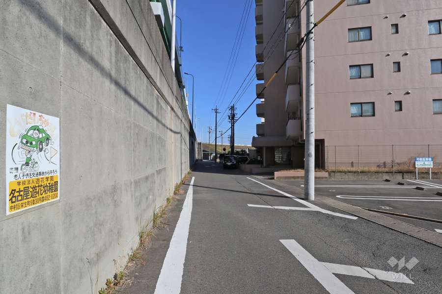 敷地北側の前面道路