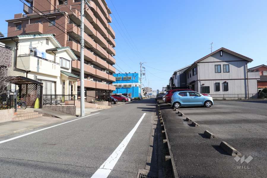 敷地南側の前面道路