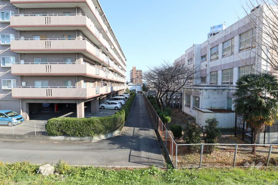 敷地南側の前面道路