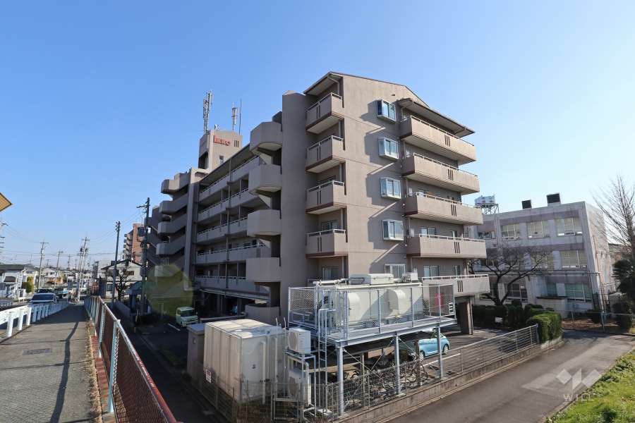 ラビデンス万場の外観（北西側から）