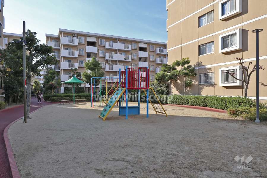 敷地内北側にある児童公園