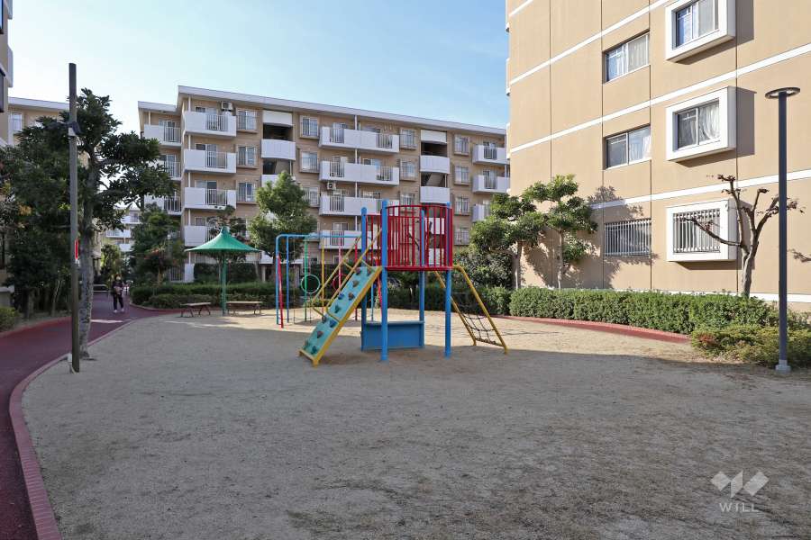 「ひまわり広場」遊具もあります。