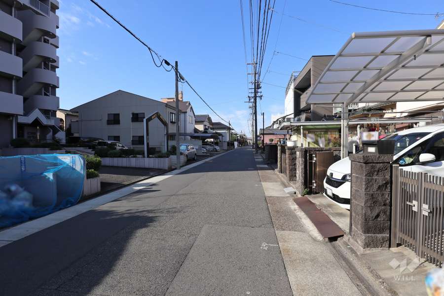 敷地北側の前面道路（百曲街道）