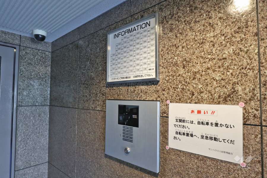 オートロックと案内板