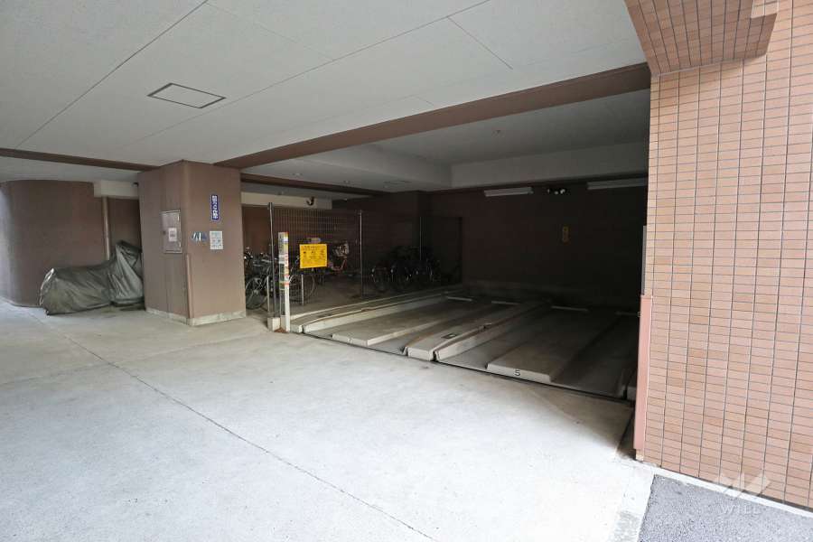 敷地内駐車場（屋内機械式）