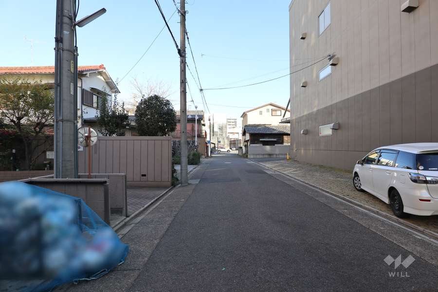 敷地東側の前面道路