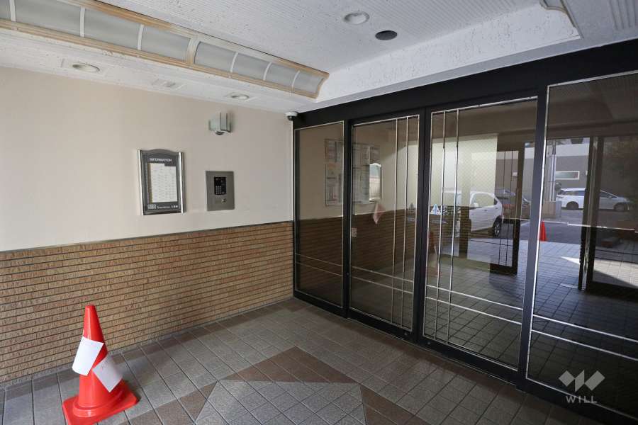 エントランスはオートロック付きです。