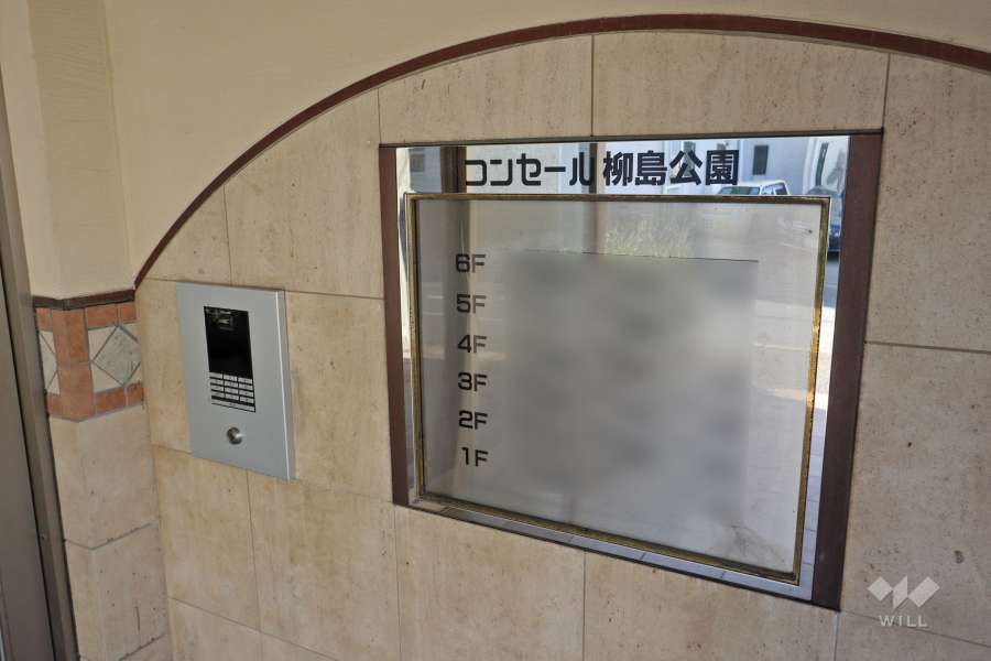 オートロックと案内板