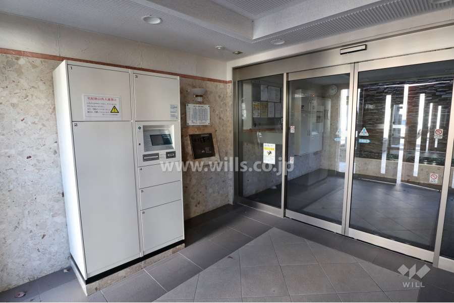 エントランスはオートロック付きです。