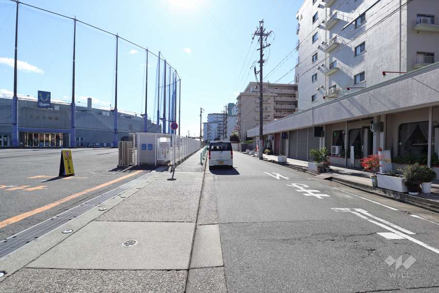 敷地東側には、『ナゴヤ球場』があります。