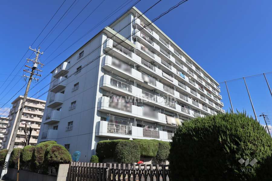 エバーグリーン八島1号棟の外観（南西側から）