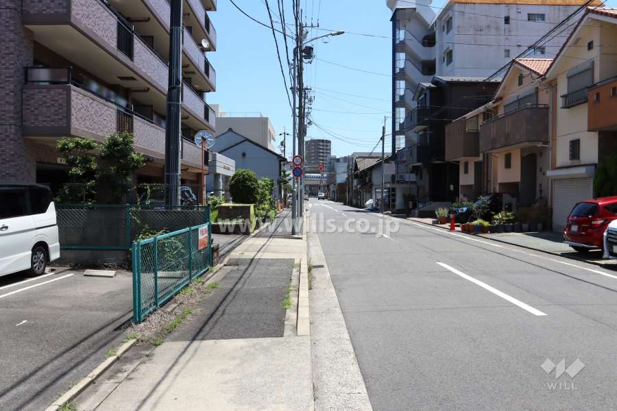 敷地南側の前面道路