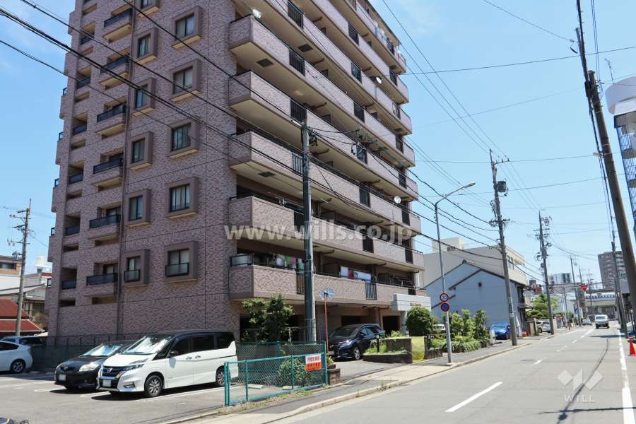 宝マンション亀島の外観（南西側から）