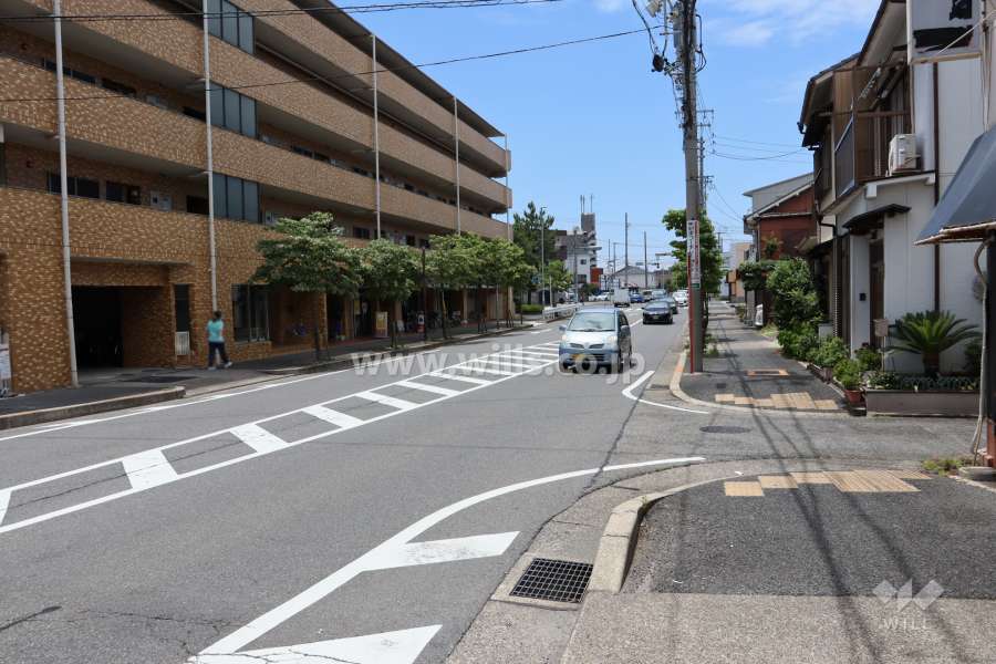敷地北側の前面道路