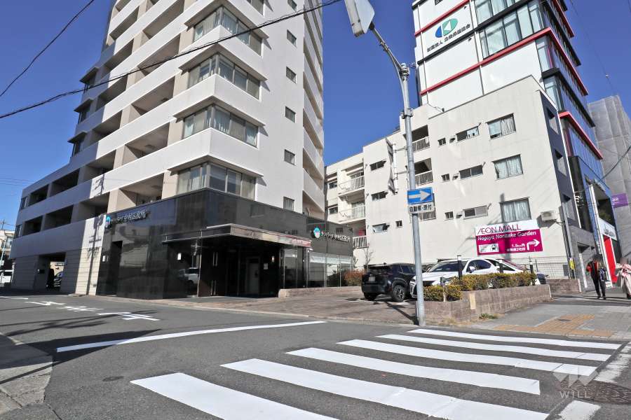 敷地南側の前面道路