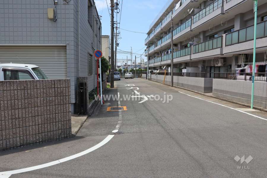 敷地南側の前面道路
