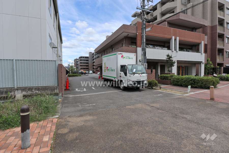 駐車場出入り口