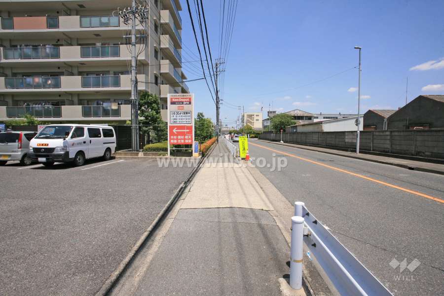 敷地東側の前面道路