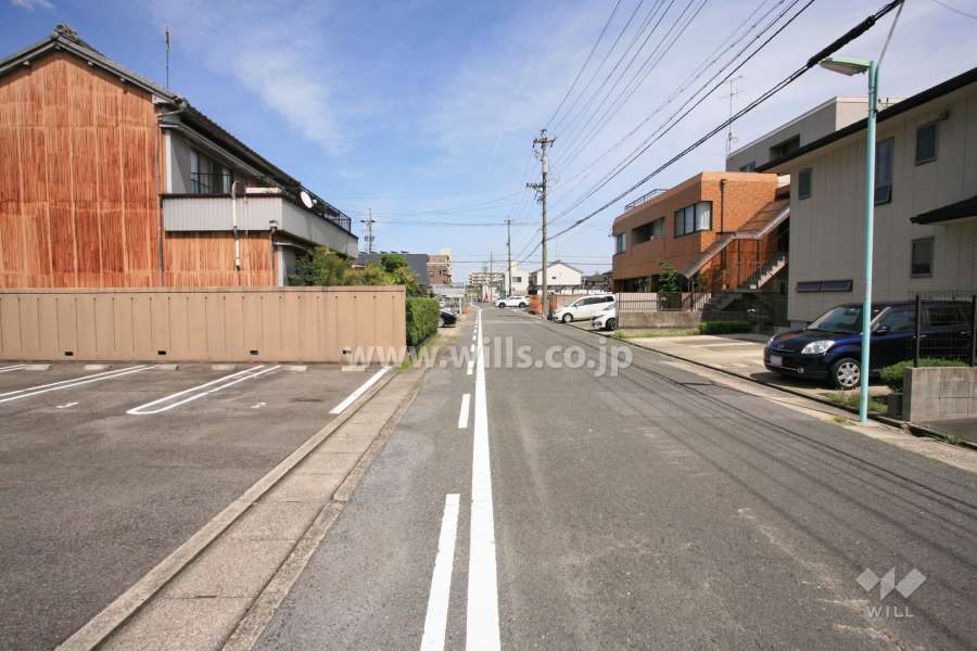 敷地南側の前面道路