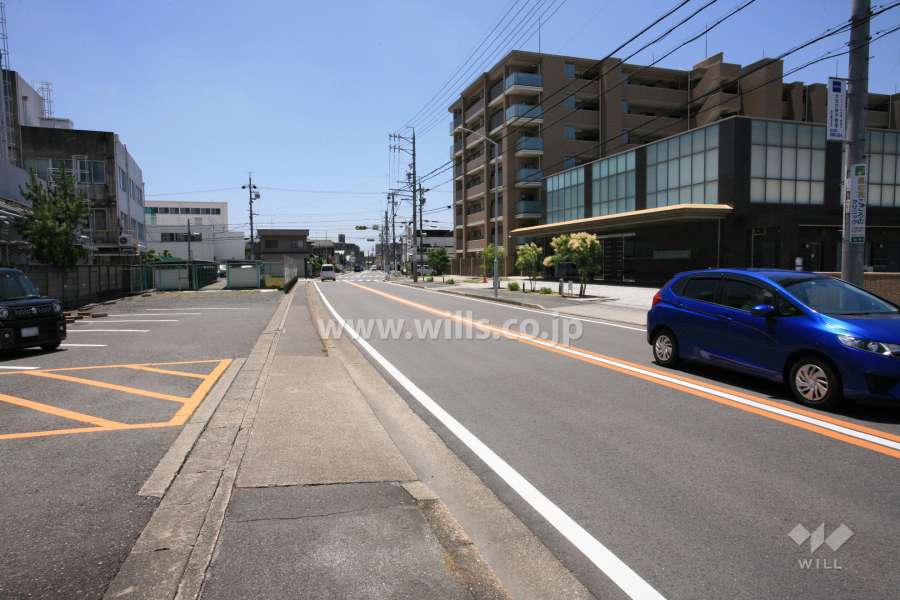 敷地東側の前面道路